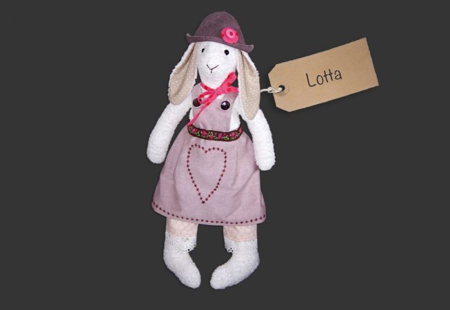 Hase Lotta III. stehend