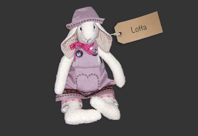 Hase Lotta II. sitzend